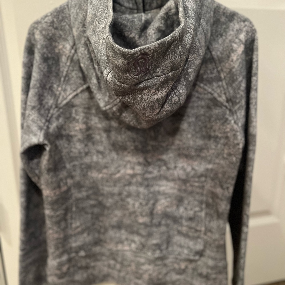 Like NEW Lululemon Scuba Hoodie. Only worn twice. Such a fun print and colors.